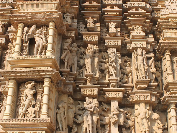 ಪಶ್ಚಿಮ ದೇವಾಲಯಗಳ ಗುಂಪು ಹೆಚ್ಚು ಫೇಮಸ್