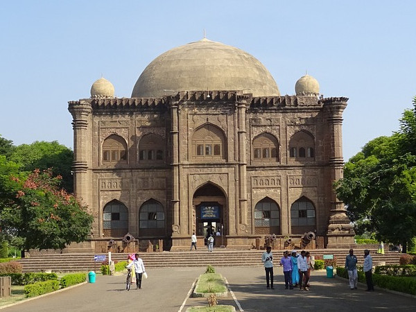 ಪಿಸುಗುಟ್ಟುವ ಗ್ಯಾಲರಿ