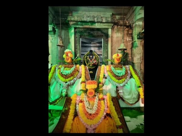 ಶ್ರೀ ಲಕ್ಷೀನರಸಿಂಹ ಸ್ವಾಮಿ ದೇವಾಲಯದ ವಿಶೇಷತೆಗಳು : ಶ್ರೀ ಲಕ್ಷೀನರಸಿಂಹ ಸ್ವಾಮಿ ದೇವಾಲಯದ ವಿಶೇಷತೆಗಳು :
