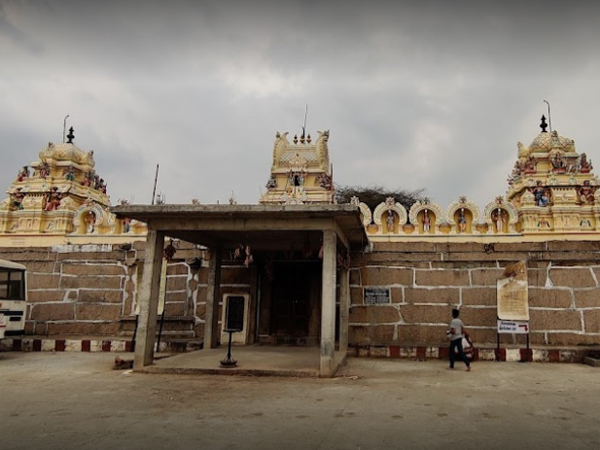 ಶ್ರೀ ಲಕ್ಷೀನರಸಿಂಹ ಸ್ವಾಮಿ ದೇವಾಲಯದ ವಿಶೇಷತೆಗಳು : ಶ್ರೀ ಲಕ್ಷೀನರಸಿಂಹ ಸ್ವಾಮಿ ದೇವಾಲಯದ ವಿಶೇಷತೆಗಳು :
