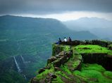 വാസയോഗ്യമായ ഗുഹകളുള്ള ഒരു കോട്ട