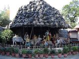 കൃഷ്ണ‌ന്റെ ചൂണ്ടുവിരലില്‍ ഗോവര്‍ദ്ധന പര്‍വ്വതം ‌
