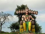 പൂജിക്കുന്നത് ദേവന്മാരെപ്പോലും മുട്ടുകുത്തിച്ച അസുരനെ!  രാവണനെ ആരാധിക്കുന്ന ക്ഷേത്രങ്ങള്‍ 