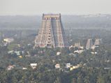 ഏഴുചുറ്റുമതിലിനുള്ളിലെ കൂറ്റന്‍ മഹാക്ഷേത്രം
