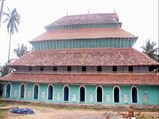 സാമൂതിരി നല്കിയ ഭൂമിയിൽ ക്ഷേത്രരൂപത്തിൽ പണിത മുസ്ലീം പള്ളി