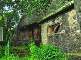 ഭൂതങ്ങൾ നിർമ്മിച്ച,  മലയെ താങ്ങി നിർത്തുന്ന  നിഗൂഢ ക്ഷേത്രം!!