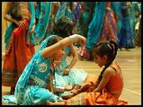 വാരിപ്പൂശിയ നിറങ്ങളും ആഘോഷങ്ങളും..നവരാത്രി ഒരാഘോഷമാക്കാം ഇവിടെ!!