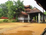 ശ്രീകോവിലിനുള്ളിൽ സുഹൃത്തുക്കളെ കുടിയിരുത്തിരിക്കുന്ന ക്ഷേത്രം 