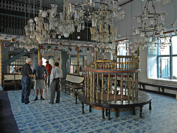 ചീനവലകൾ കണ്ട് വളകിലുക്കാം