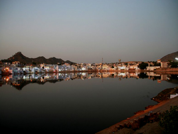 പുഷ്കർ തടാകം