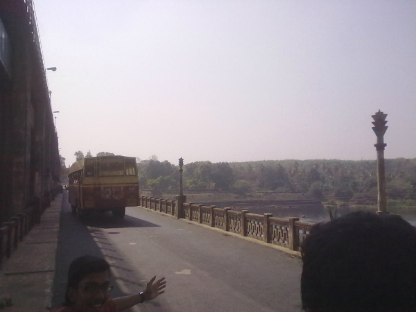 ഭൂതത്താൻ‌കെട്ടിലേക്ക്