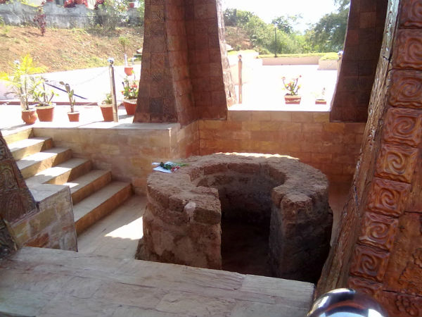 ഇവിടെ ഒരു മരം ഉണ്ടായിരുന്നു