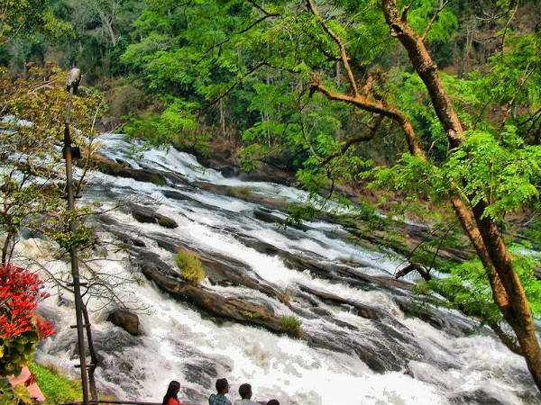 വാഴച്ചാൽ വെള്ളച്ചാട്ടം