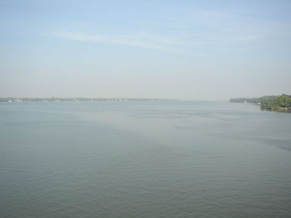 നീണ്ടകര തുറമുഖം