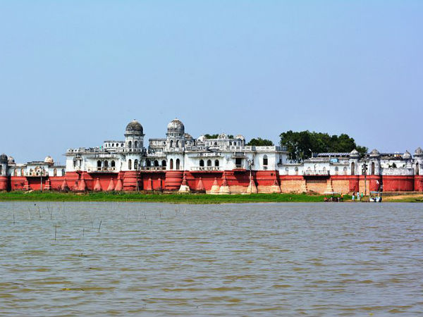 കൊട്ടാര വിശേഷങ്ങൾ