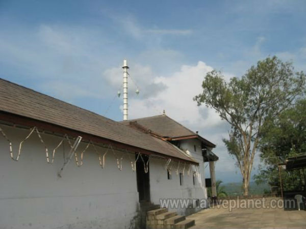 ക്ഷേത്രത്തിൽ എത്തിച്ചേരാൻ