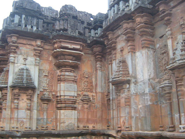 നൃത്തം ചെയ്യുന്ന ഗണേശൻ