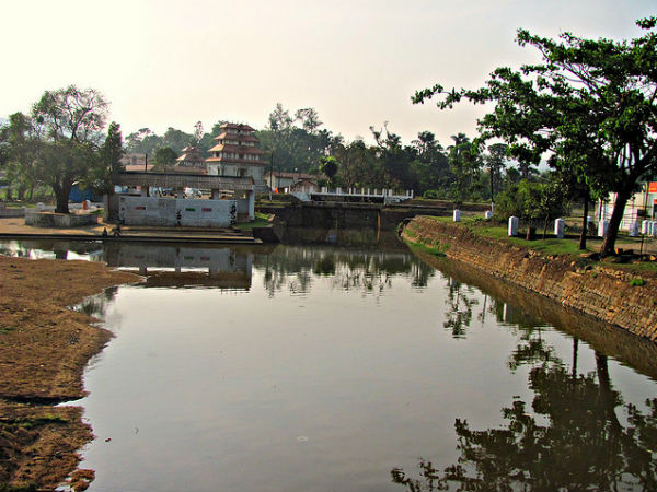 നദിയും ക്ഷേത്രവും