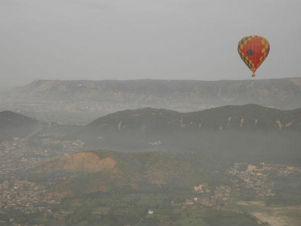 ജയ്പ്പൂരിന് മുകളിലൂടെ