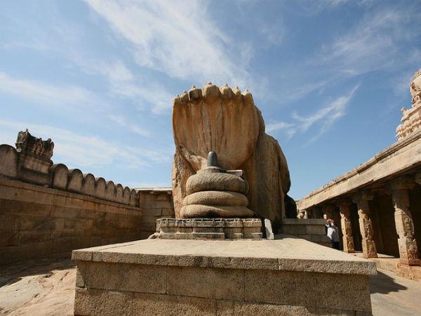 നാഗപ്രതിമ