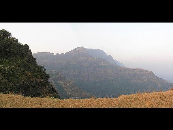 കാഴ്ചകൾ പലതുണ്ട്