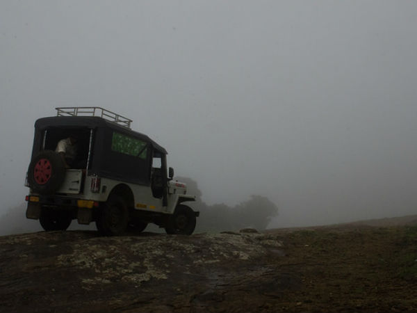 മലമുകളിലെ ജീപ്പ്