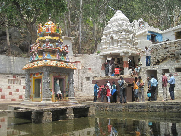 കോലാറിൽ നിന്ന് ഒരു ചായ