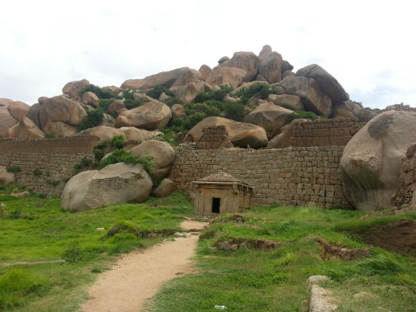 ബാംഗ്ലൂരില്‍ നിന്ന് ചിത്രദുര്‍ഗയിലേക്ക് 