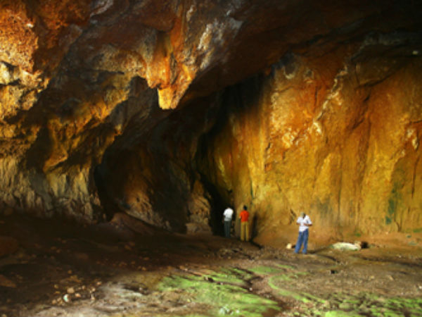 ഗുഹയിലേക്ക്