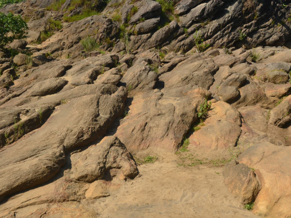 ഭൂതങ്ങള്‍ പണിത അണക്കെട്ട്