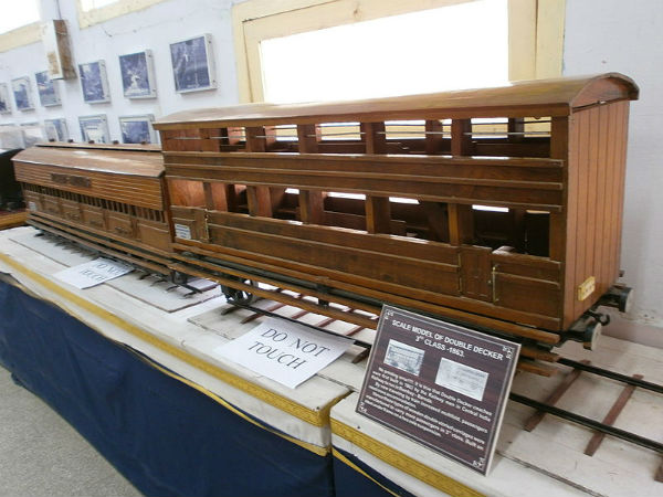 ഡബിള്‍ഡെക്കര്‍ ട്രെയിന്‍