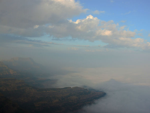 കോടമ‌ഞ്ഞിന്‍ താഴ്വരയില്‍