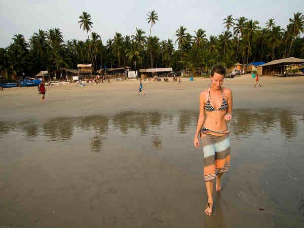 സ്ത്രീകള്‍ അതിലെ പോട്ടെ 