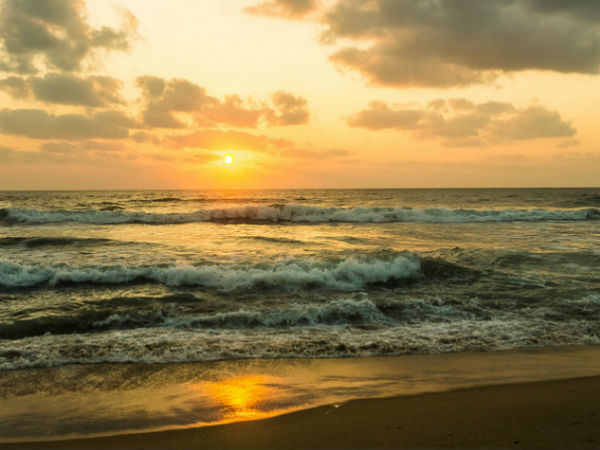 15 തിരകള്‍ എഴുതിയ കവിത