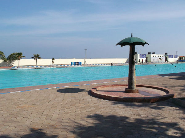 26 സ്വിമ്മിംഗ് പൂള്‍