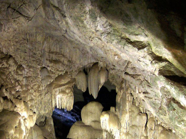 01. ബോറ ഗുഹ (Borra Caves)