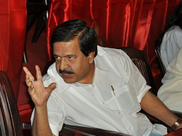 02. ചെന്നിത്തലക്കാരന്‍ രമേ‌ഷ്