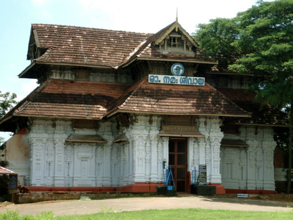 15. തൃശൂര്‍ക്കാരന്‍ ബാലകൃഷ്ണന്‍