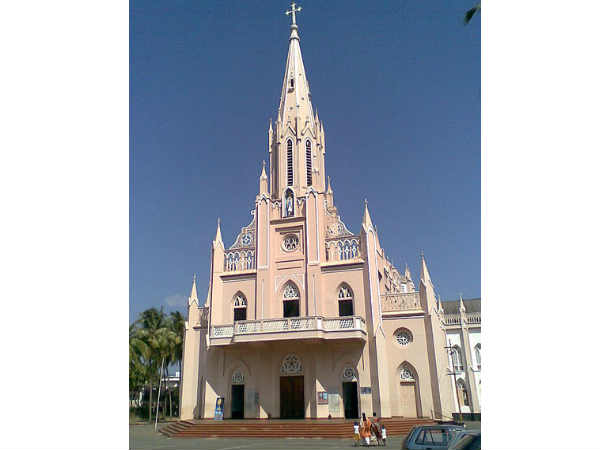 07. ലൂര്‍ദ് മാത പള്ളി, തൃശൂര്‍