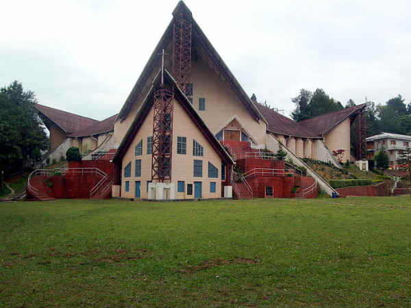 16. മേരി ഹെ‌ല്‍പ് ഓഫ് ക്രിസ്റ്റ്യന്‍സ് കത്തീഡ്രല്‍, കൊഹിമ