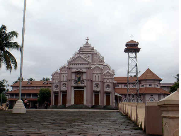 21. സെന്റ് തോമസ് കത്തീഡ്രല്‍, ഇരിങ്ങാലക്കുട