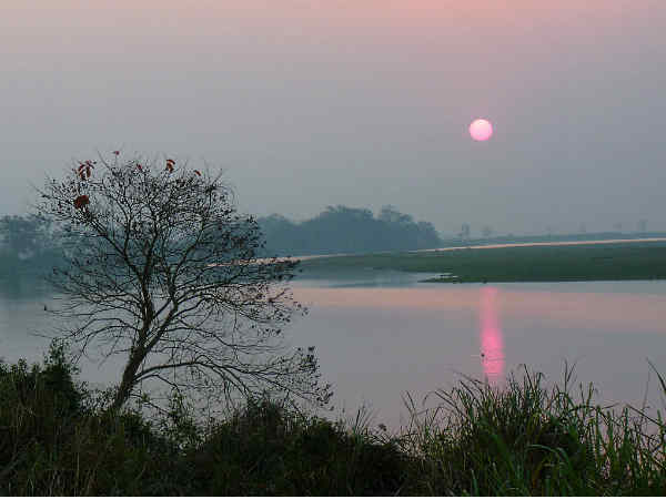 നാലരയ്ക്ക് സൂ‌ര്യന്‍ അസ്തമിക്കുമോ?