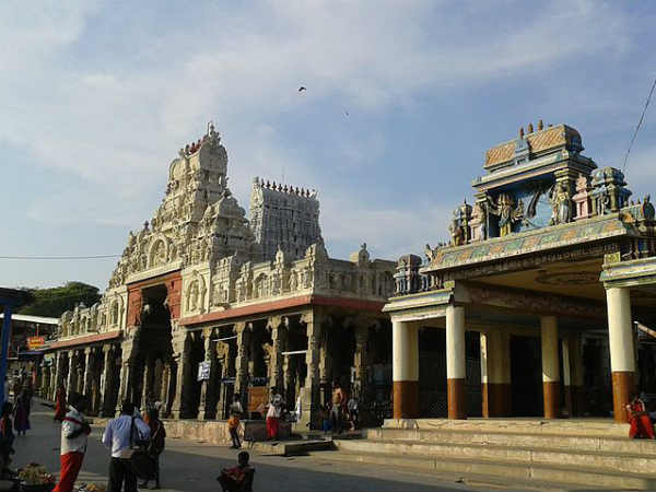 ആറുപടൈ വീടുകളില്‍ ഒന്ന്