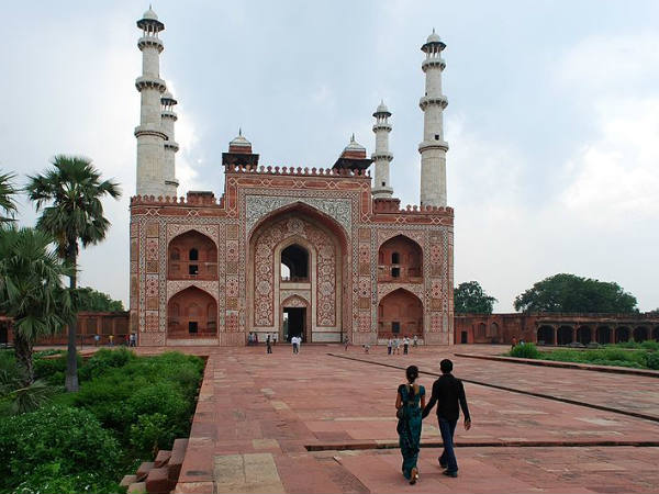 അക്ബര്‍ ചക്രവര്‍ത്തിയുടെ ശവകുടീരം