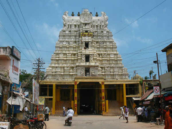 09. വലിയ ചുറ്റുമതി‌ല്‍