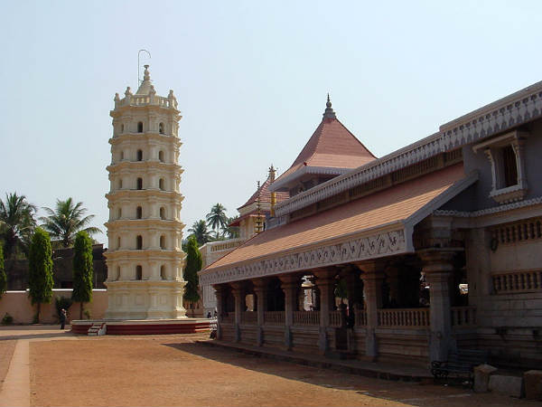 രണ്ട് സര്‍പ്പങ്ങള്‍