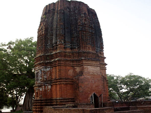 03. കുത്തബ് മീനാര്‍ പൊളിഞ്ഞ് വീണതല്ല