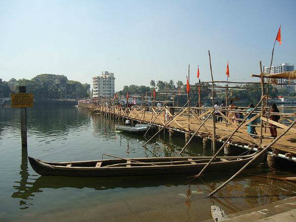 09. ആലുവ മണപ്പുറം