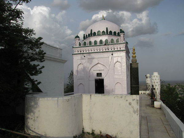 08. ലത്തീഫ് സാഹീബ് ദര്‍ഗ, നാല്‍ഗോണ്ട