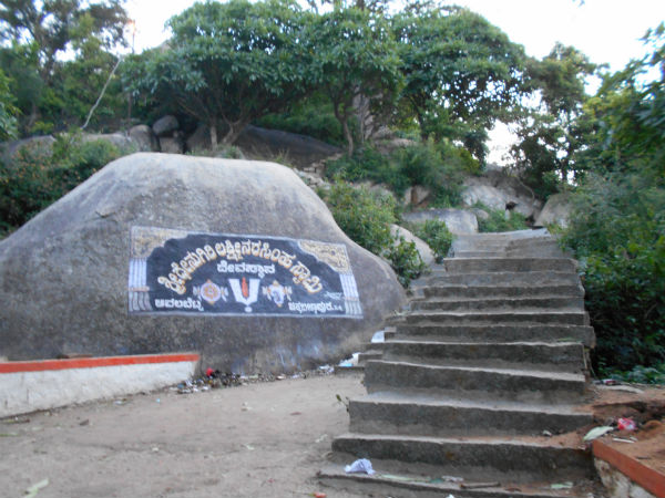 പടികെട്ടുകള്‍ കയറി